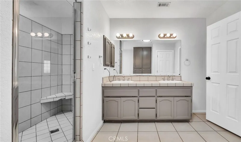 6748 Coriander Oak Hills, CA 92344