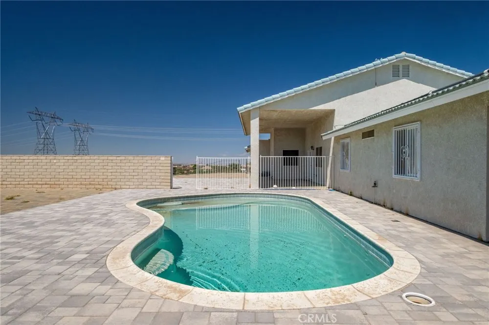 6748 Coriander Oak Hills, CA 92344