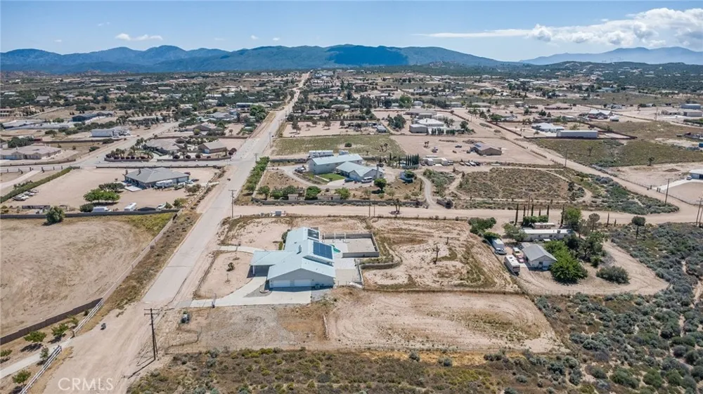 6748 Coriander Oak Hills, CA 92344