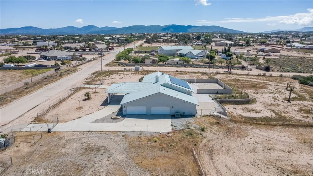 6748 Coriander Oak Hills, CA 92344