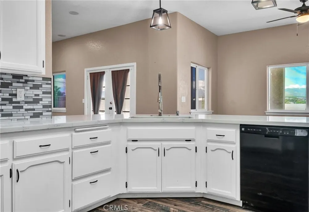 6748 Coriander Oak Hills, CA 92344