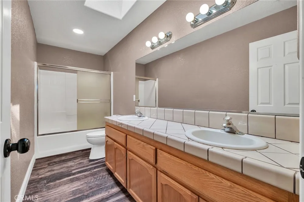 6748 Coriander Oak Hills, CA 92344