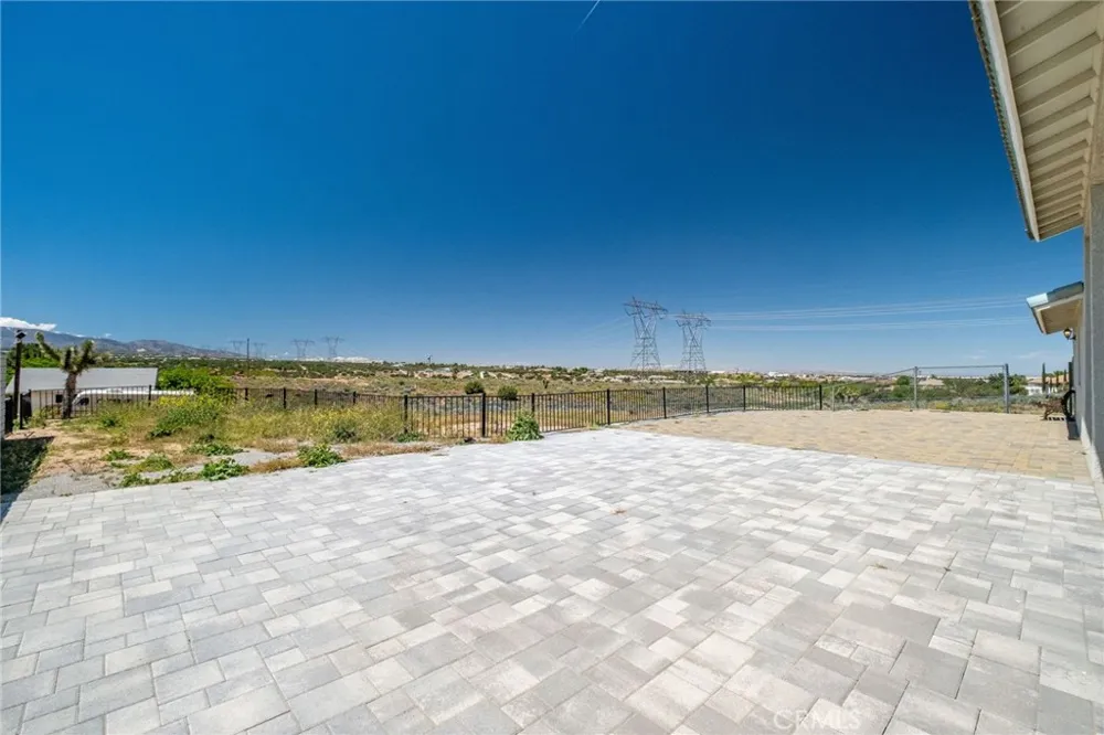 6748 Coriander Oak Hills, CA 92344