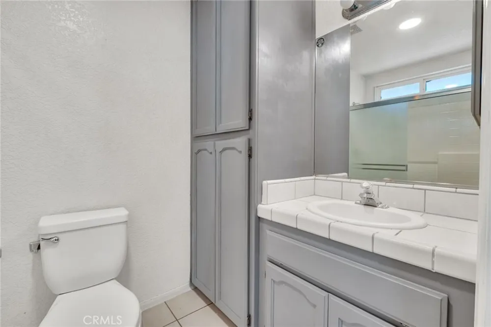6748 Coriander Oak Hills, CA 92344