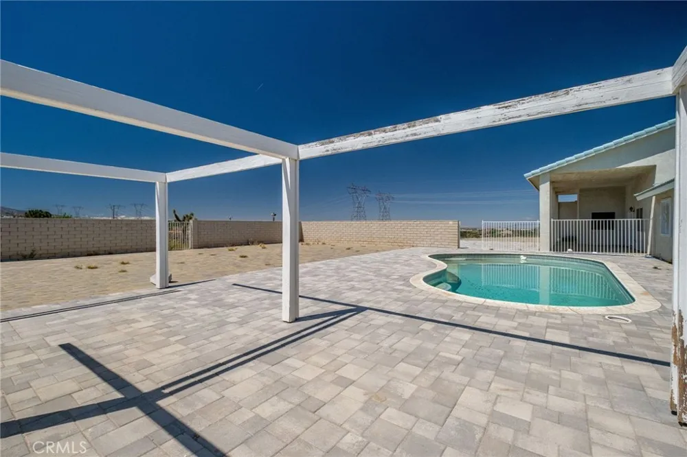 6748 Coriander Oak Hills, CA 92344