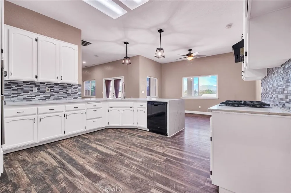 6748 Coriander Oak Hills, CA 92344