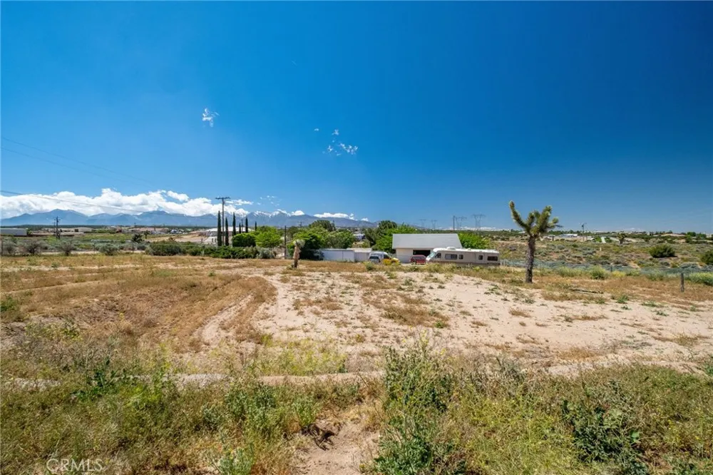 6748 Coriander Oak Hills, CA 92344