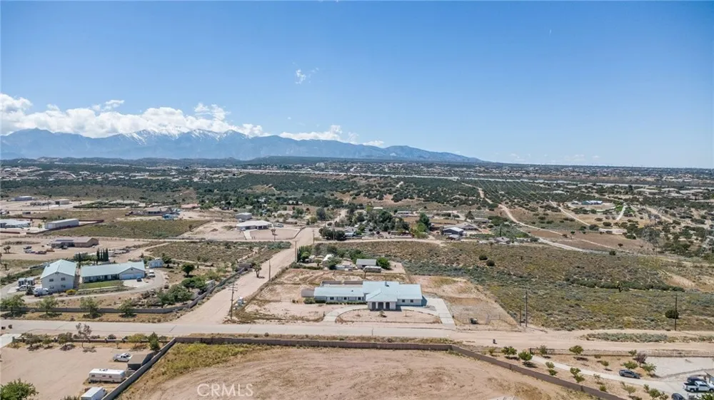 6748 Coriander Oak Hills, CA 92344