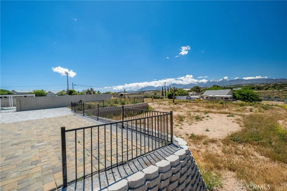 6748 Coriander Oak Hills, CA 92344