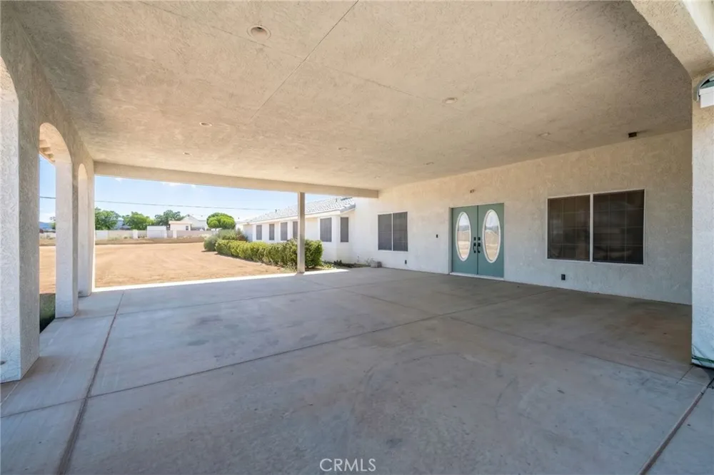 6748 Coriander Oak Hills, CA 92344