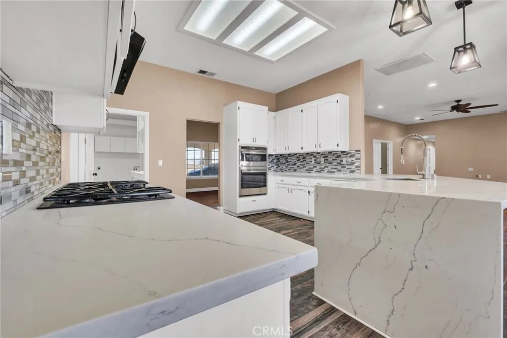 6748 Coriander Oak Hills, CA 92344