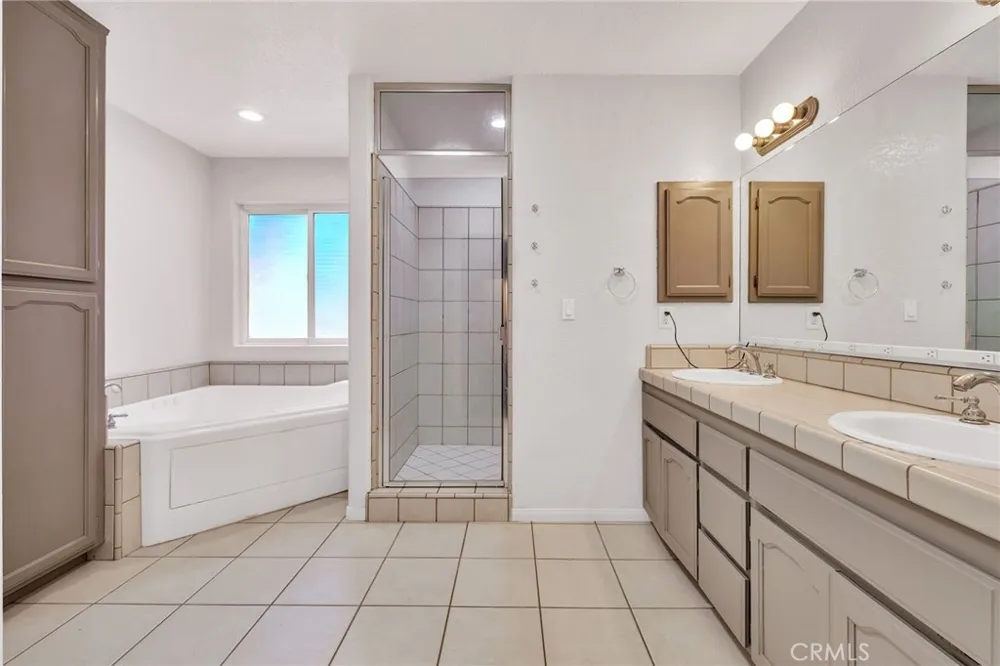 6748 Coriander Oak Hills, CA 92344