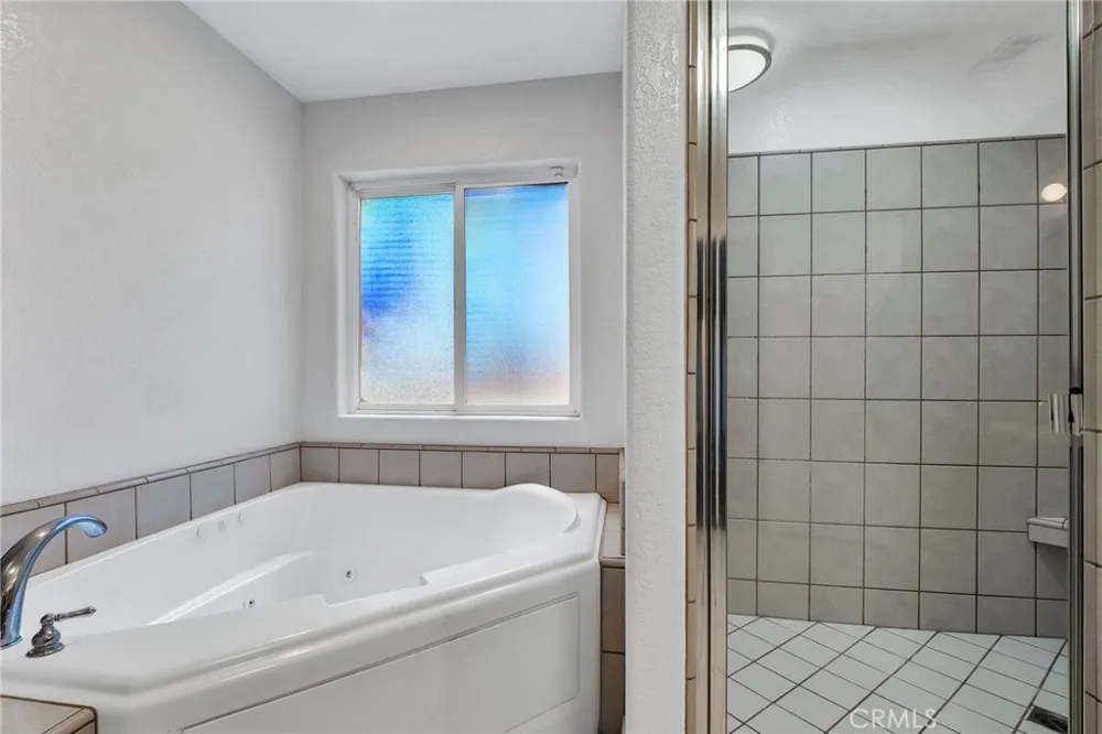 6748 Coriander Oak Hills, CA 92344