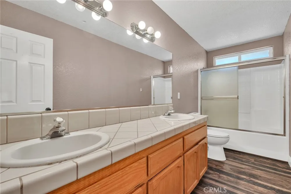 6748 Coriander Oak Hills, CA 92344