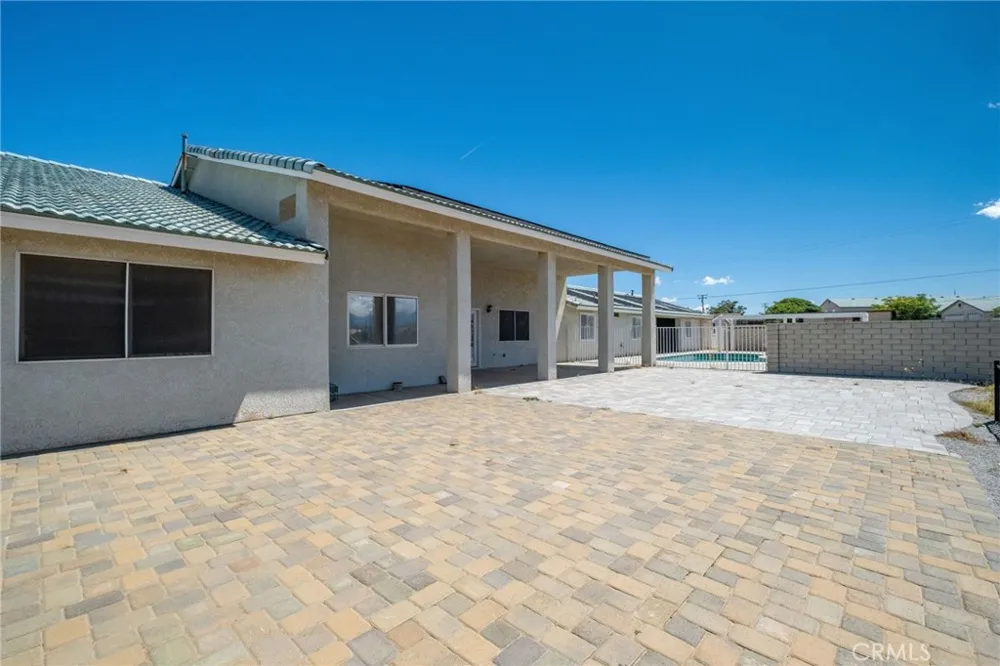 6748 Coriander Oak Hills, CA 92344