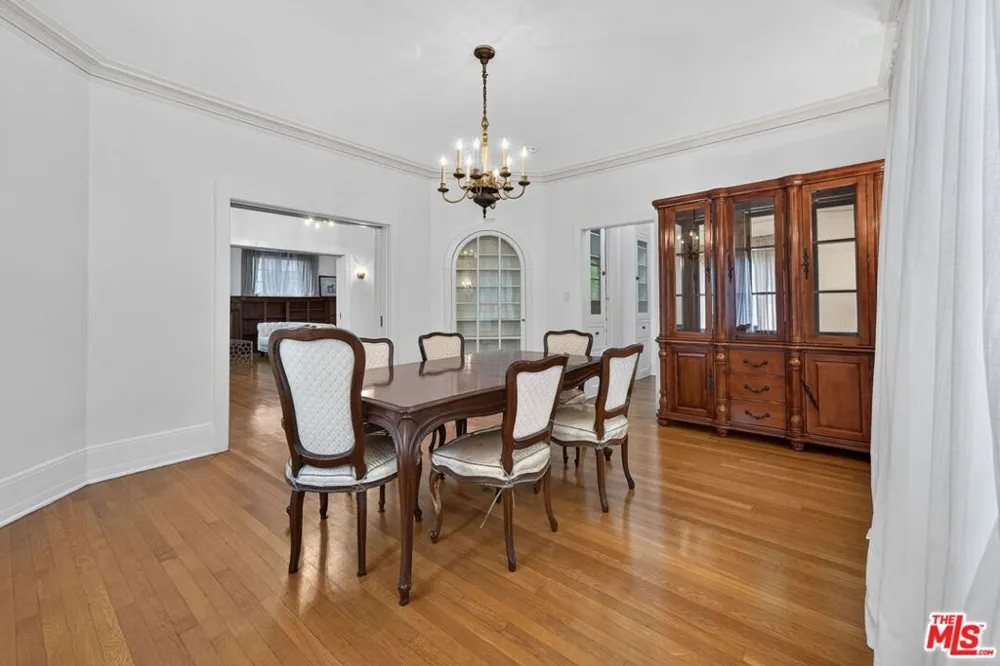 2215 W 21st Street Los Angeles, CA 90018