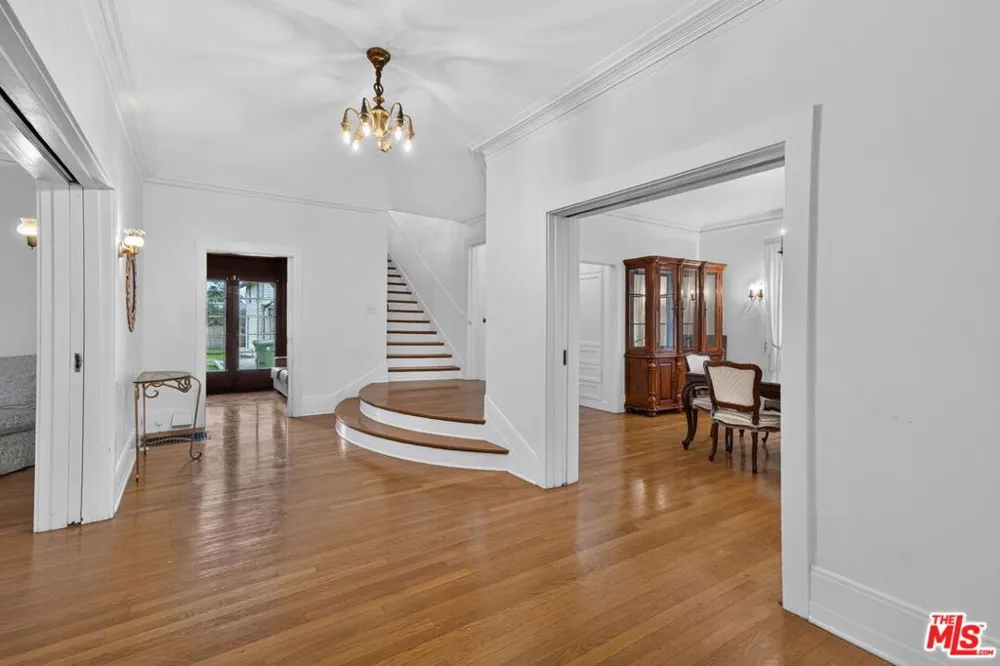 2215 W 21st Street Los Angeles, CA 90018