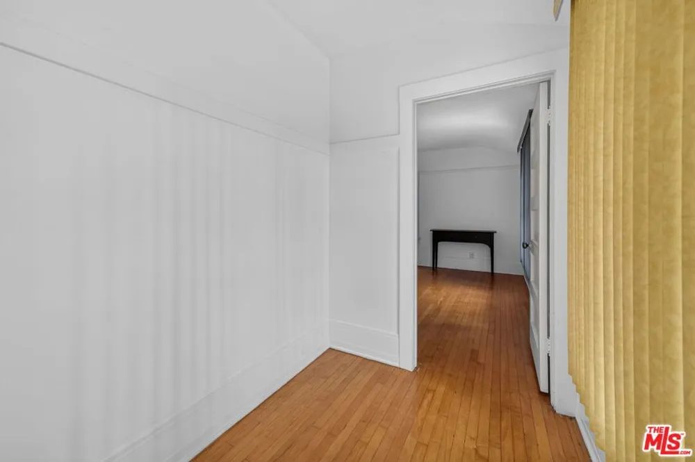 2215 W 21st Street Los Angeles, CA 90018