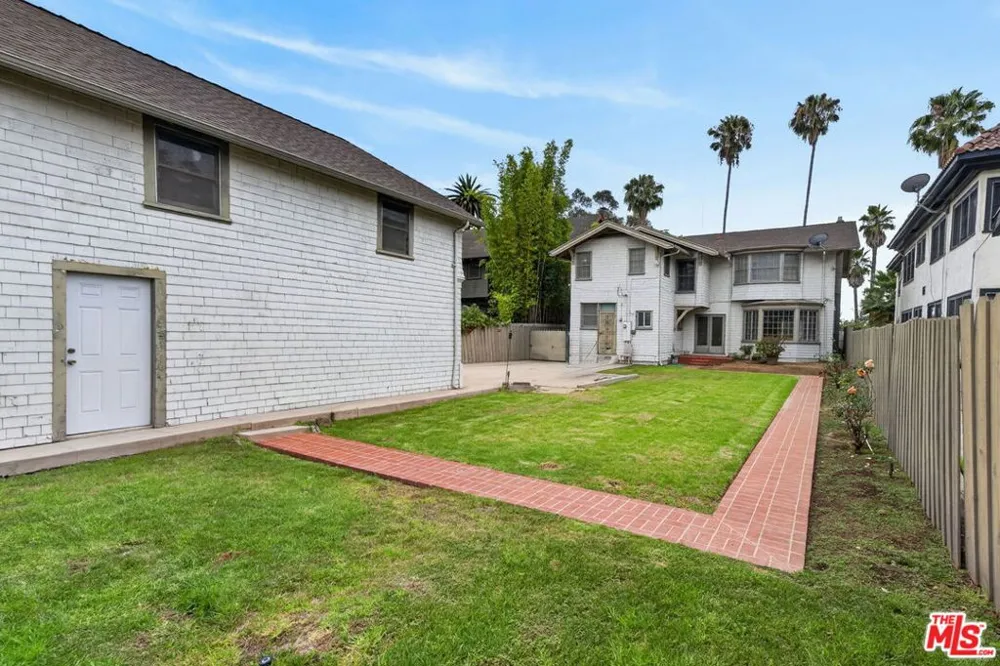 2215 W 21st Street Los Angeles, CA 90018