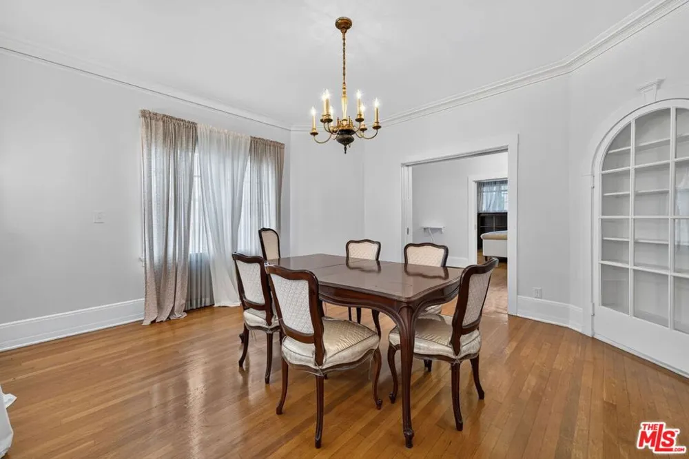 2215 W 21st Street Los Angeles, CA 90018