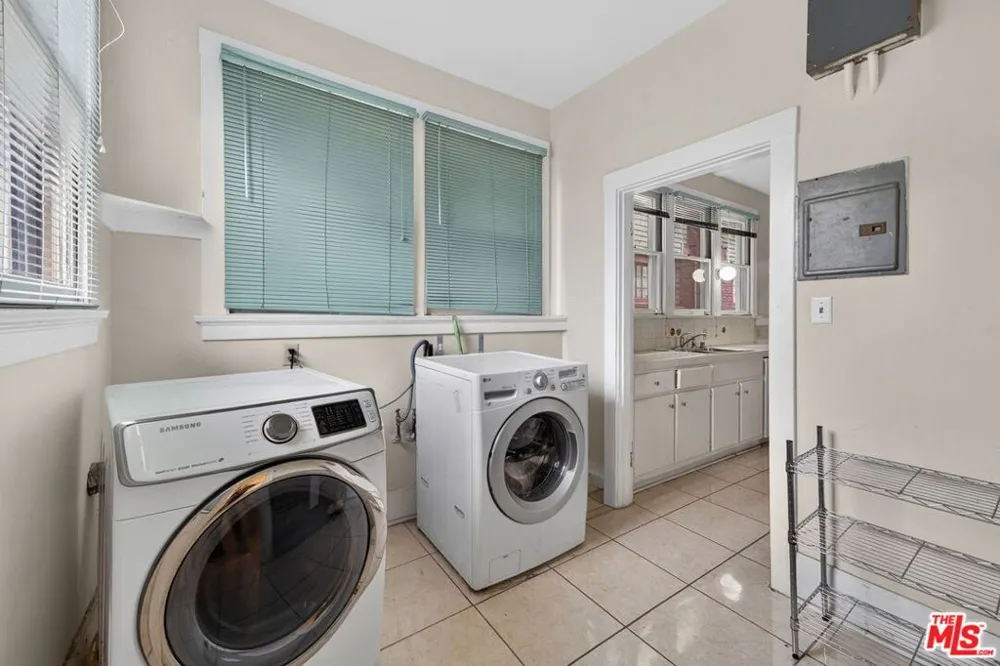 2215 W 21st Street Los Angeles, CA 90018
