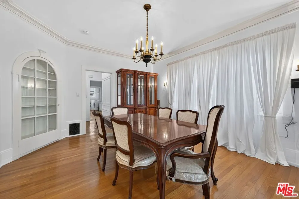 2215 W 21st Street Los Angeles, CA 90018