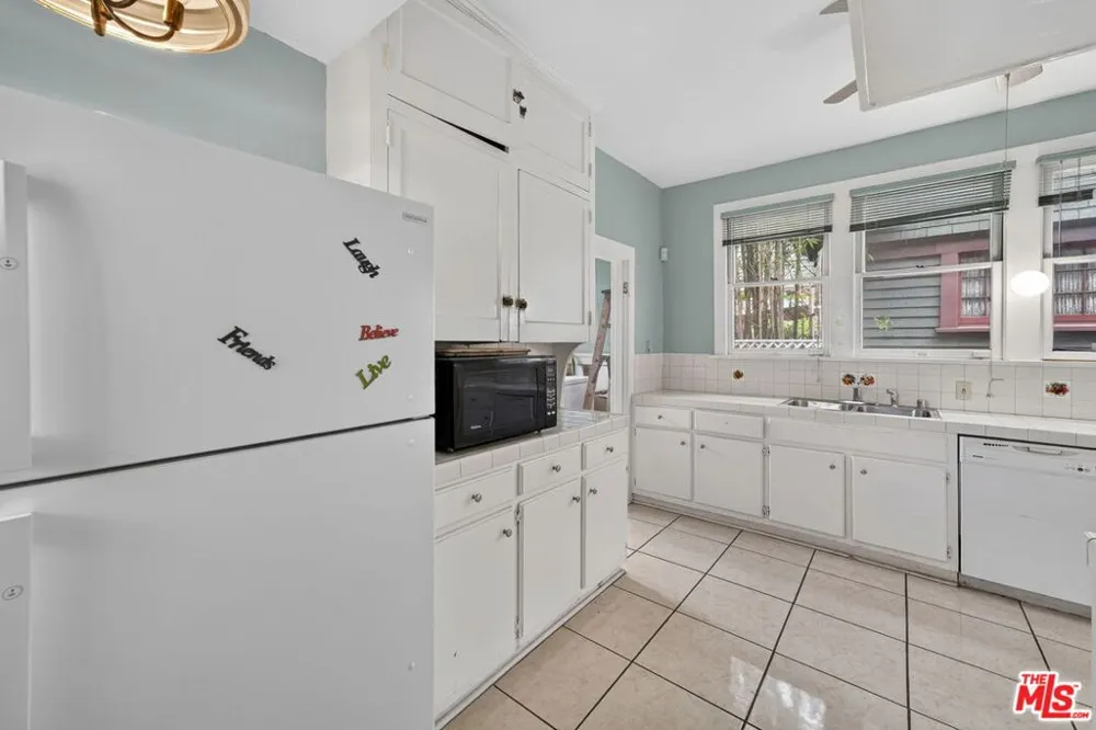 2215 W 21st Street Los Angeles, CA 90018