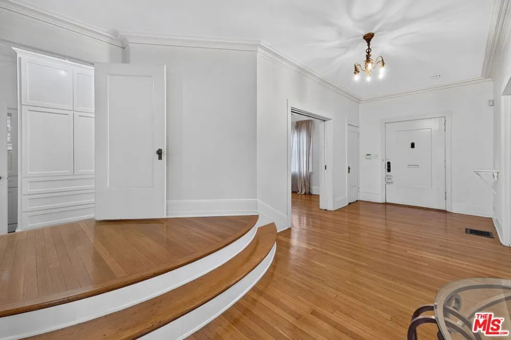 2215 W 21st Street Los Angeles, CA 90018