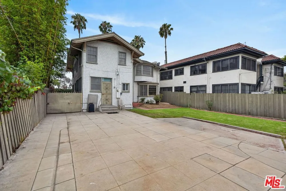 2215 W 21st Street Los Angeles, CA 90018