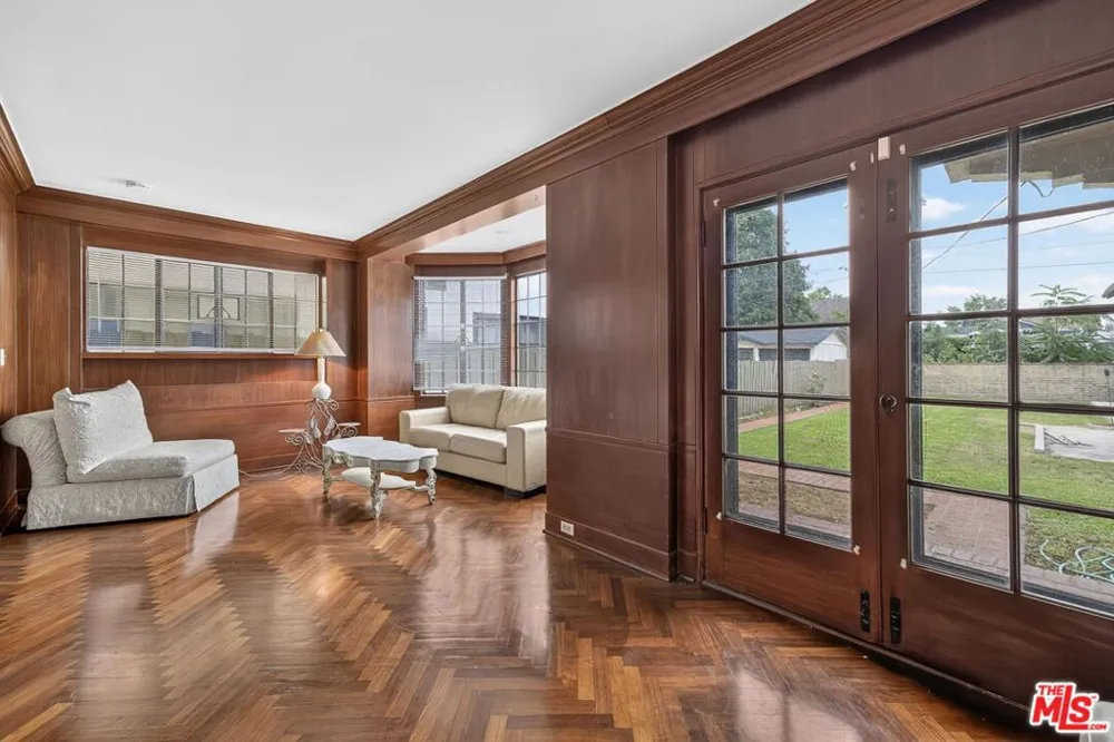2215 W 21st Street Los Angeles, CA 90018