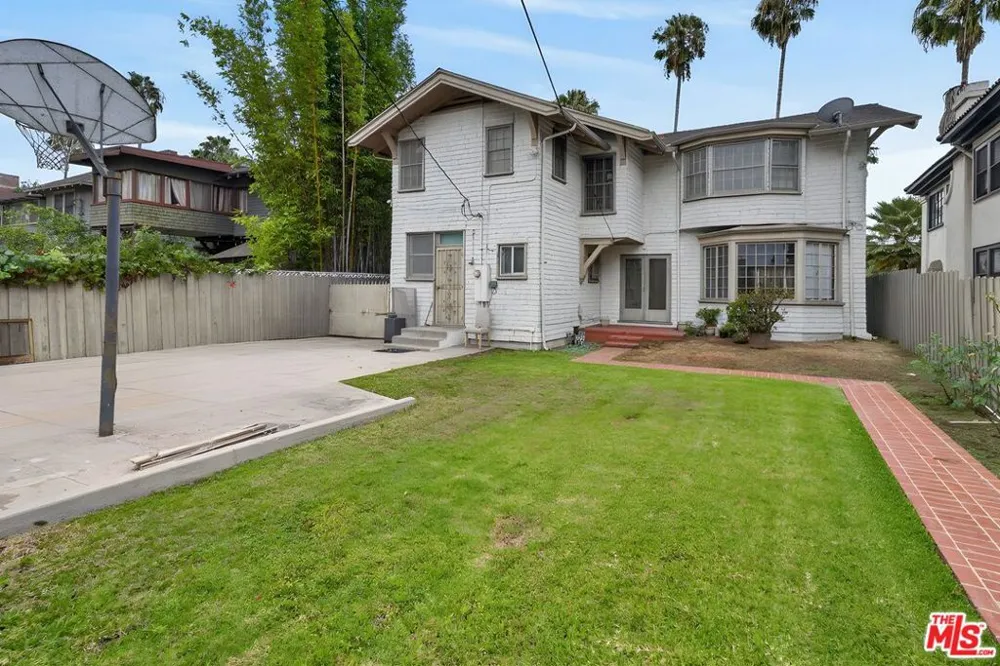 2215 W 21st Street Los Angeles, CA 90018