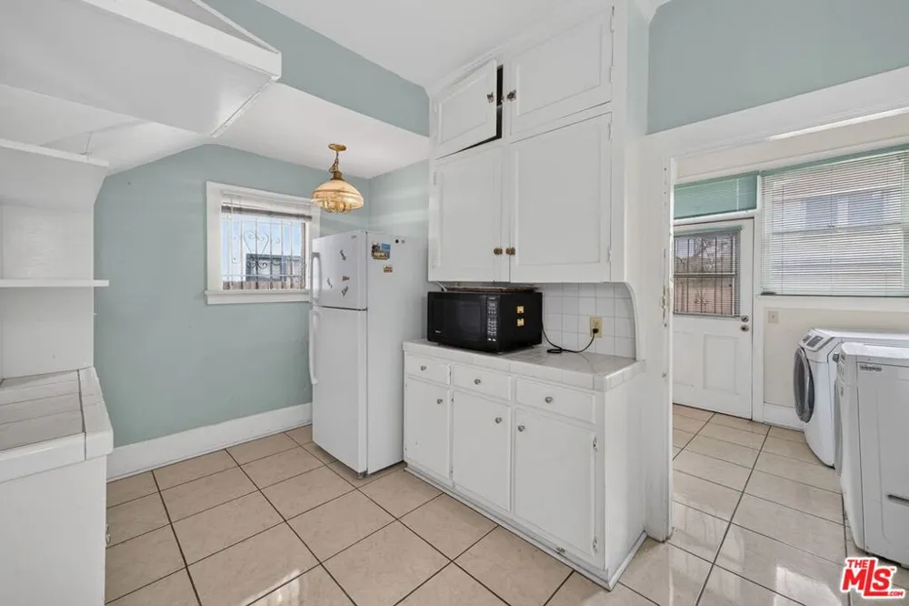 2215 W 21st Street Los Angeles, CA 90018