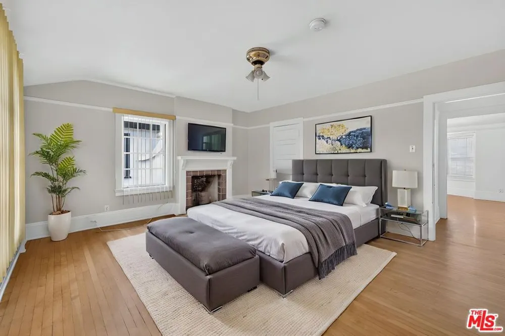 2215 W 21st Street Los Angeles, CA 90018