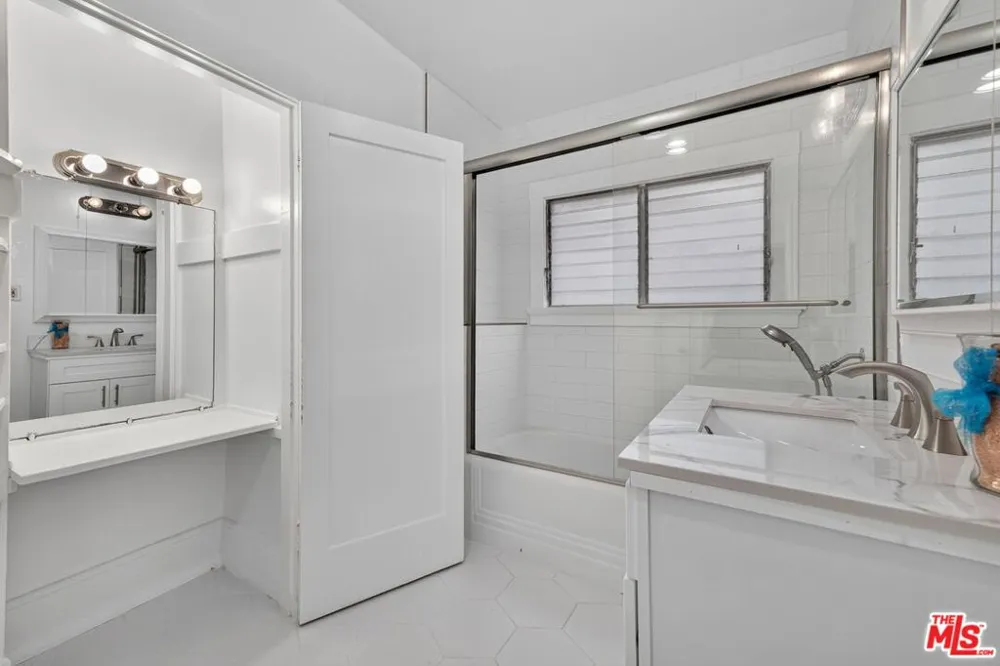 2215 W 21st Street Los Angeles, CA 90018