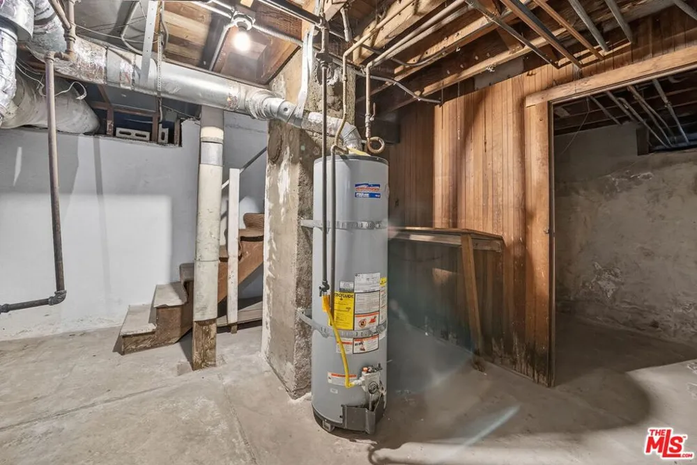 2215 W 21st Street Los Angeles, CA 90018