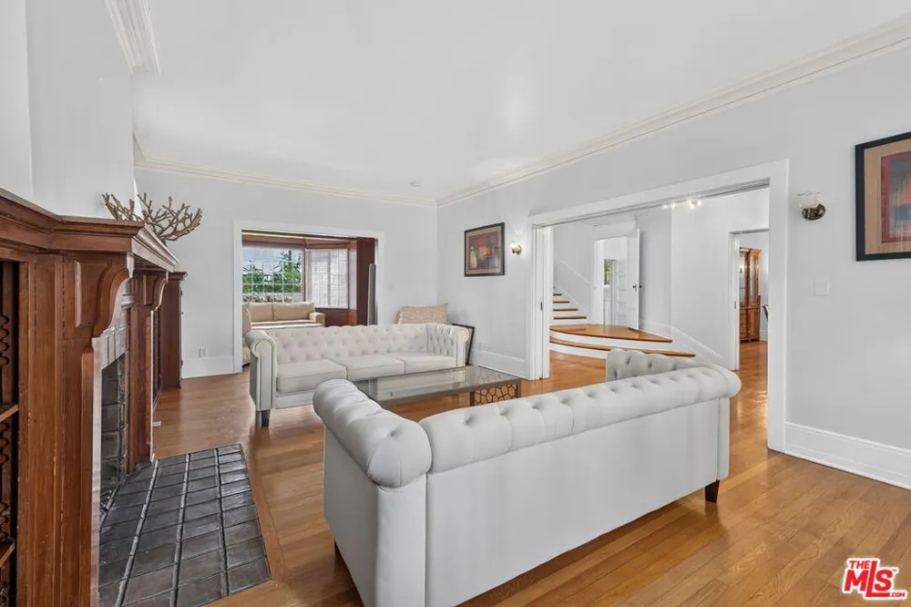 2215 W 21st Street Los Angeles, CA 90018