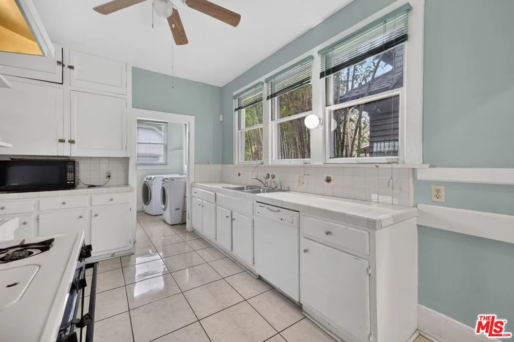 2215 W 21st Street Los Angeles, CA 90018