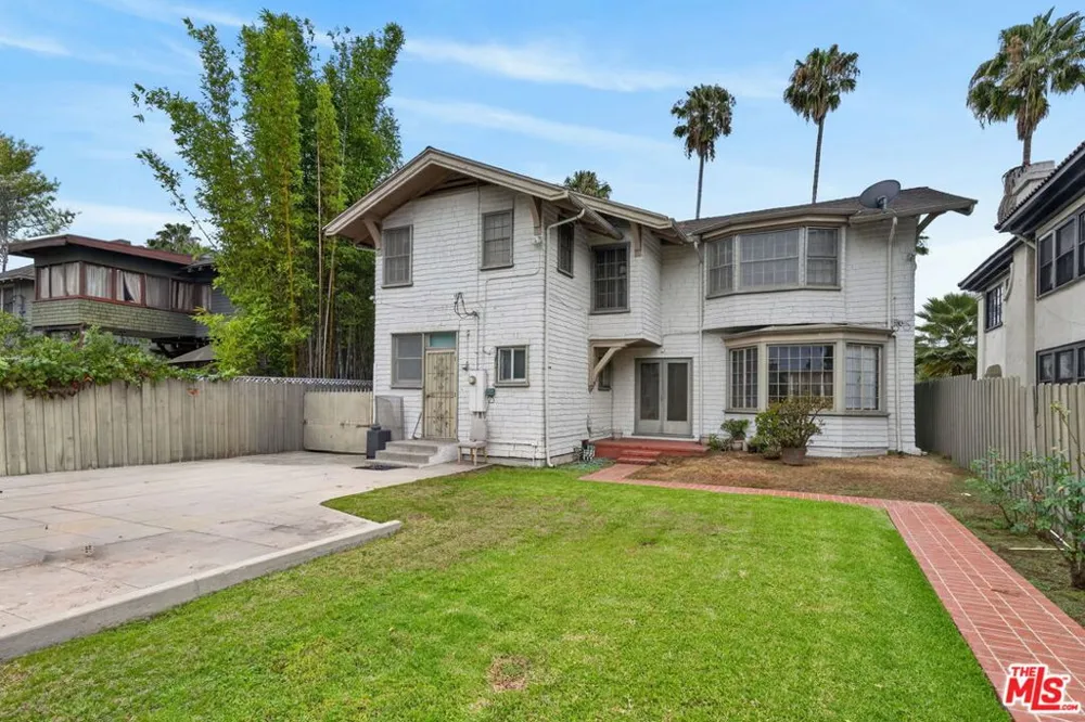 2215 W 21st Street Los Angeles, CA 90018