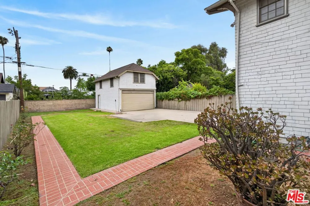 2215 W 21st Street Los Angeles, CA 90018
