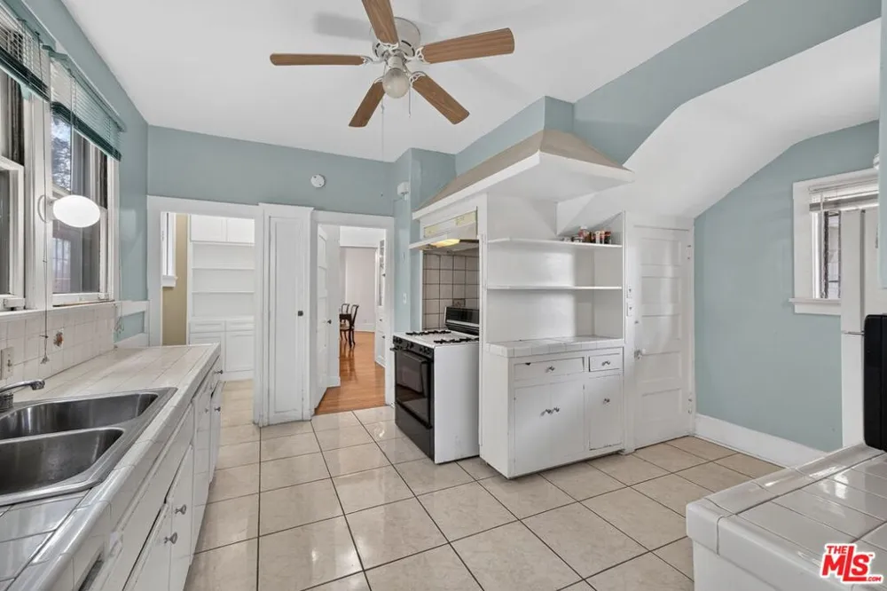2215 W 21st Street Los Angeles, CA 90018