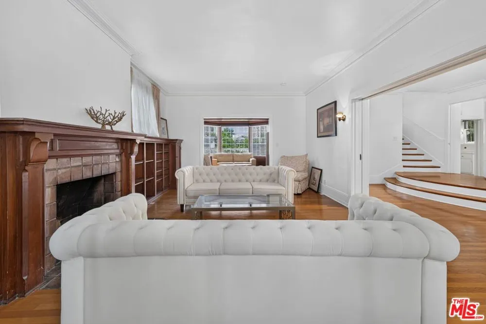 2215 W 21st Street Los Angeles, CA 90018