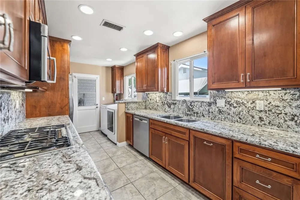 7515 El Escorial Way Buena Park, CA 90620