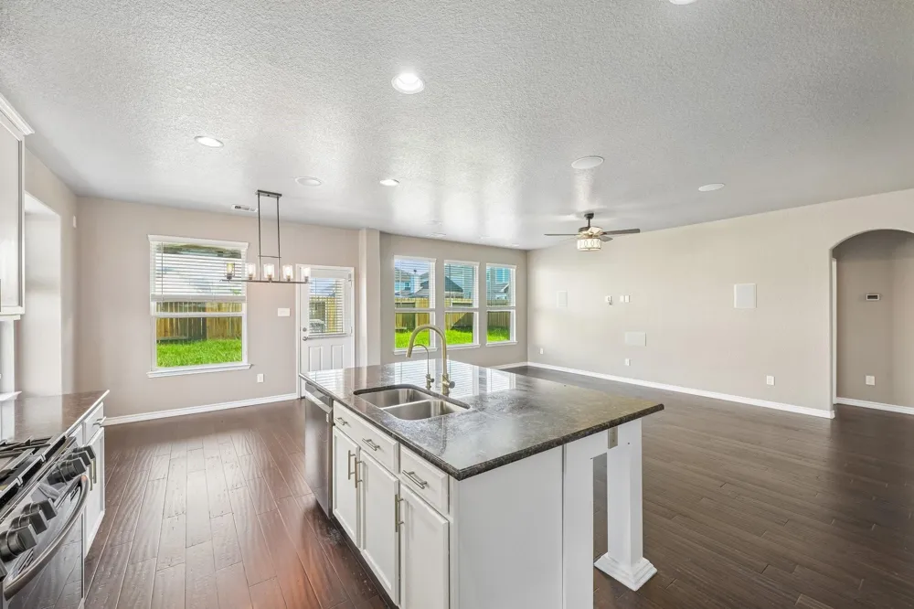 5172 Arbor Cove Court Alvin, TX 77511