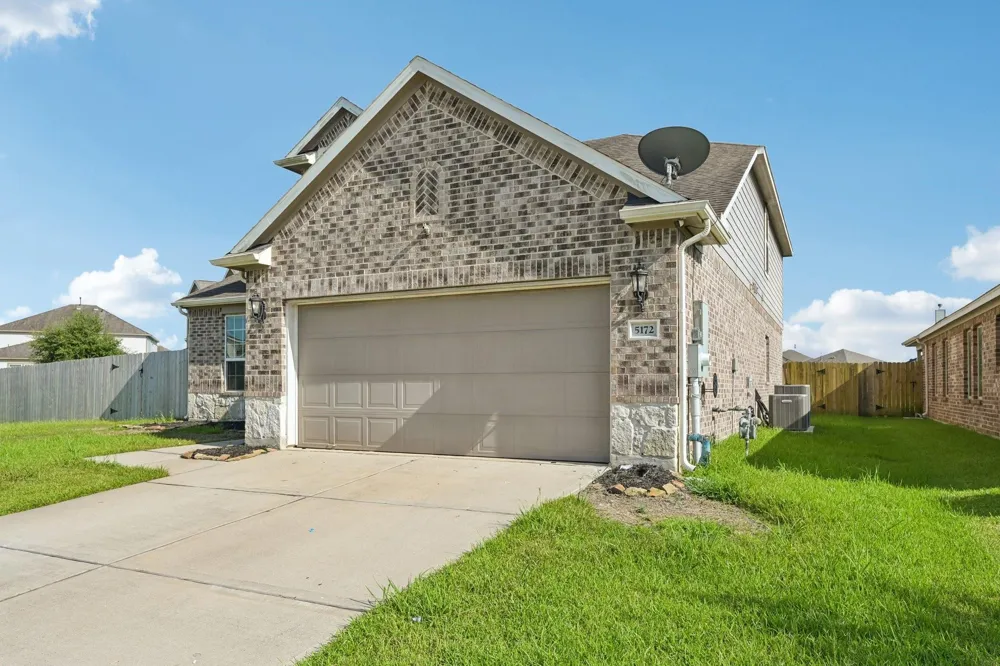 5172 Arbor Cove Court Alvin, TX 77511