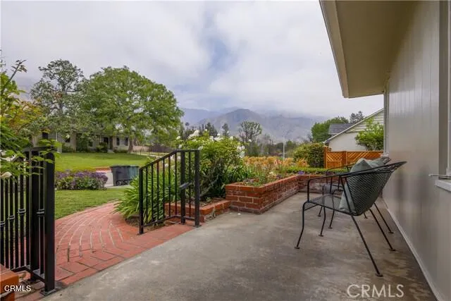 1678 Midwick Drive Altadena, CA 91001