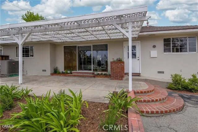 1678 Midwick Drive Altadena, CA 91001