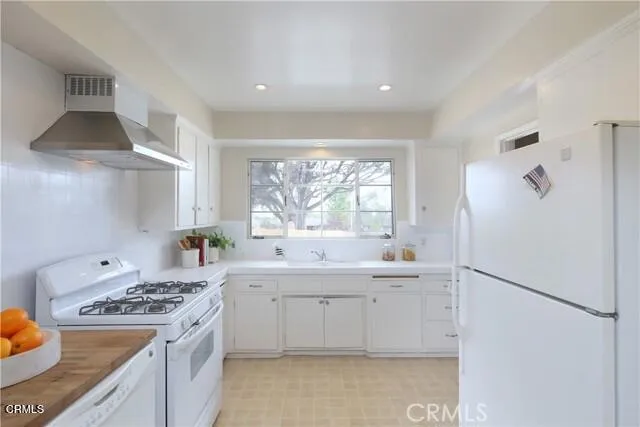 1678 Midwick Drive Altadena, CA 91001