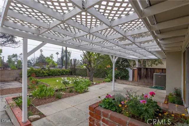 1678 Midwick Drive Altadena, CA 91001