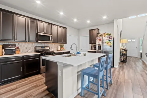 520 Longmount Cove