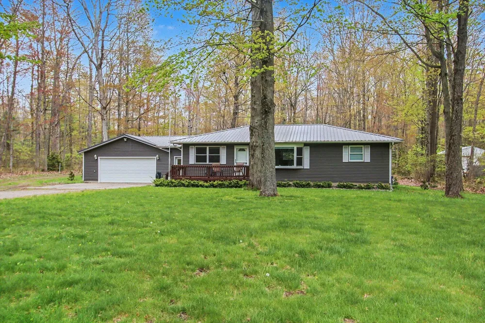 18412 148th Avenue Spring Lake, MI 49456